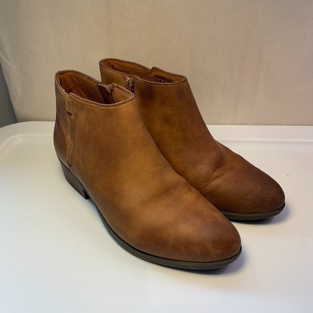 Clark Booties 7.5 low/flat heel